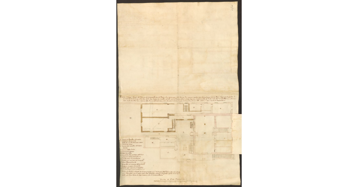 Pianta di tutti i Fondi del Palazzo del Commissario di Prato e sue attenenze, e del Monte Pio nuovo, e vecchio per dimostrare con li Muri segnati di giallo l'accrescimento che si dovrebbe fare delli due Stanzoni è passo ad essi con la Pianta della Scaletta segreta che salirebbe al Tribunale del Commissario, e alle Camere che si direbbe fare al piano della stanza dell'udienza, come alzando la carta piegata di dimostra. I muri rossi restano, e tutti i verdi si leverebbero